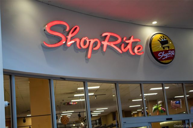 18 Granada Crescent 13, White Plains, NY 10603