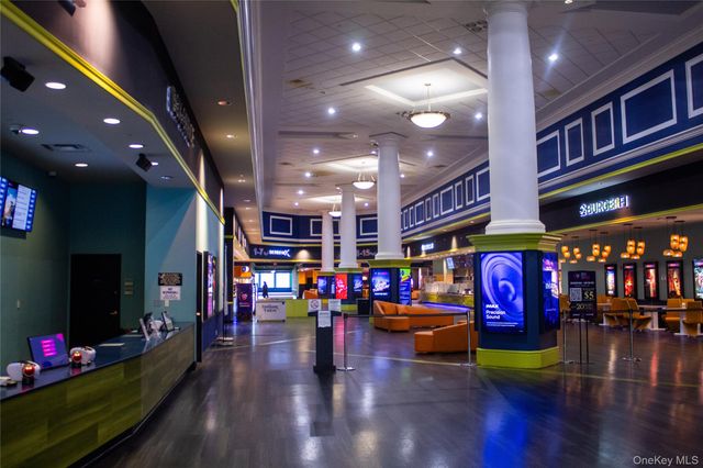 18 Granada Crescent 13, White Plains, NY 10603