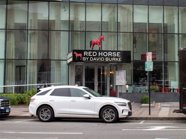 18 Granada Crescent 13, White Plains, NY 10603