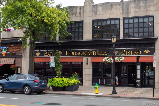 18 Granada Crescent 13, White Plains, NY 10603