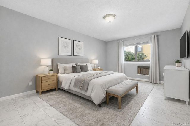 18 Granada Crescent 13, White Plains, NY 10603