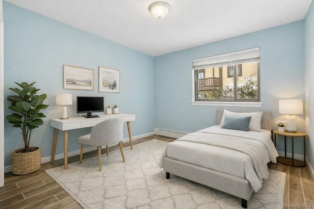 18 Granada Crescent 13, White Plains, NY 10603