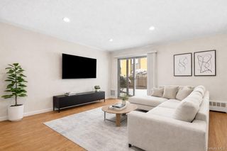 18 Granada Crescent 13, White Plains, NY 10603