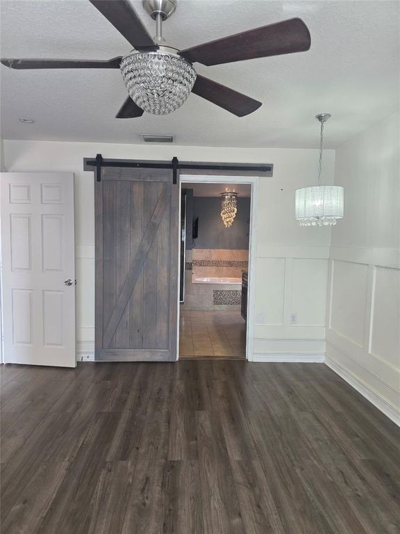 Image 13 of property listing at 671 W CADILLAC DRIVE, Altamonte Springs, FL 32714