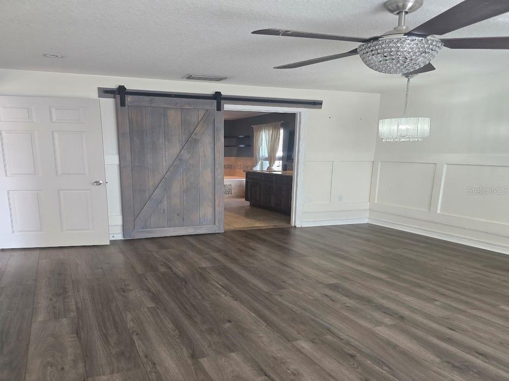 Image 14 of property listing at 671 W CADILLAC DRIVE, Altamonte Springs, FL 32714