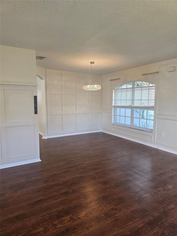 Image 4 of property listing at 671 W CADILLAC DRIVE, Altamonte Springs, FL 32714