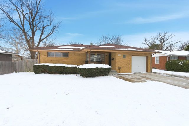 8321 E Rose Ln, Wichita, KS 67207