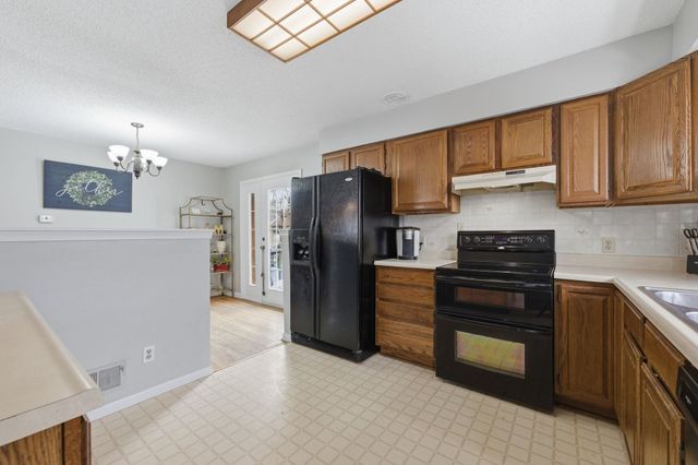 8321 E Rose Ln, Wichita, KS 67207