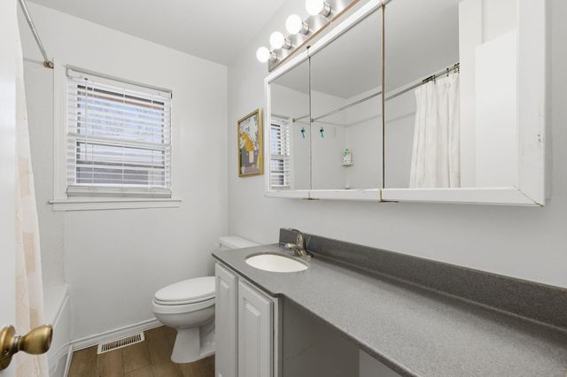 8321 E Rose Ln, Wichita, KS 67207