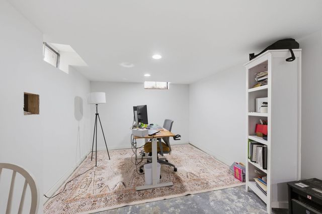 8321 E Rose Ln, Wichita, KS 67207