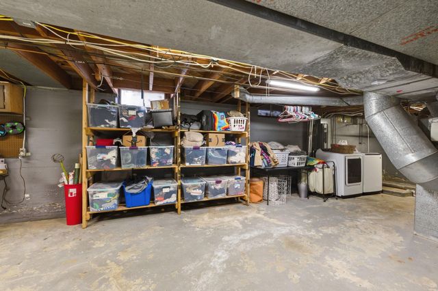 8321 E Rose Ln, Wichita, KS 67207