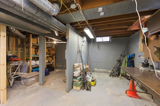 8321 E Rose Ln, Wichita, KS 67207