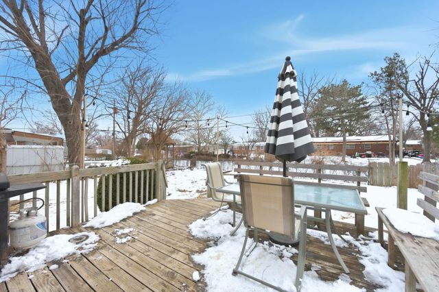 8321 E Rose Ln, Wichita, KS 67207