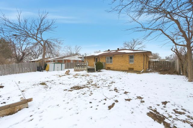 8321 E Rose Ln, Wichita, KS 67207