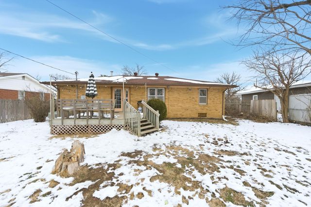 8321 E Rose Ln, Wichita, KS 67207