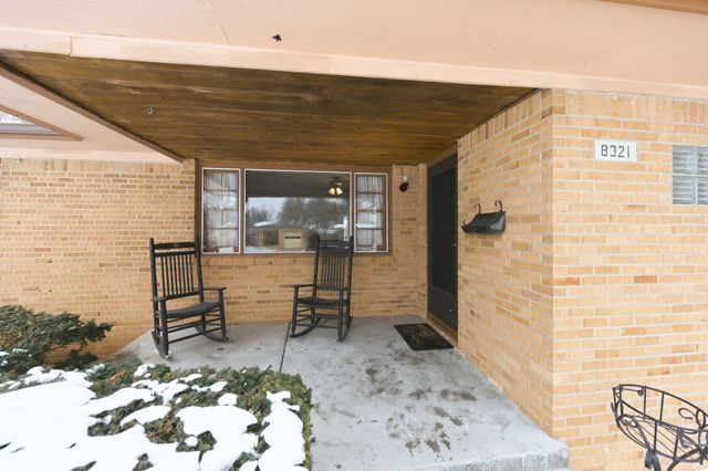 8321 E Rose Ln, Wichita, KS 67207