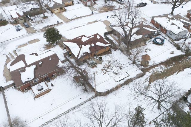 8321 E Rose Ln, Wichita, KS 67207