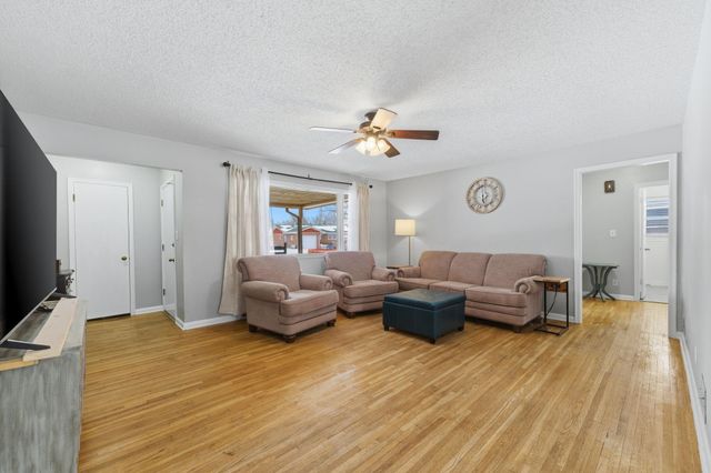 8321 E Rose Ln, Wichita, KS 67207