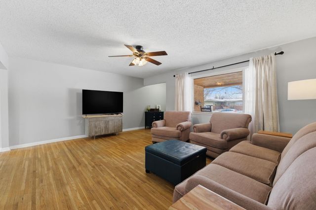 8321 E Rose Ln, Wichita, KS 67207