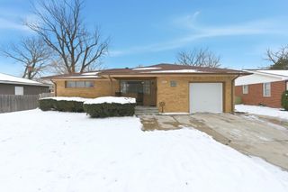 8321 E Rose Ln, Wichita, KS 67207