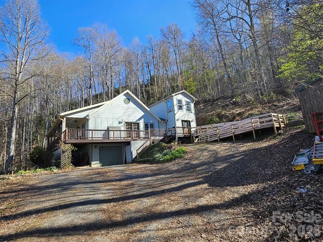 477 West Ridge Drive, Burnsville, NC 28714