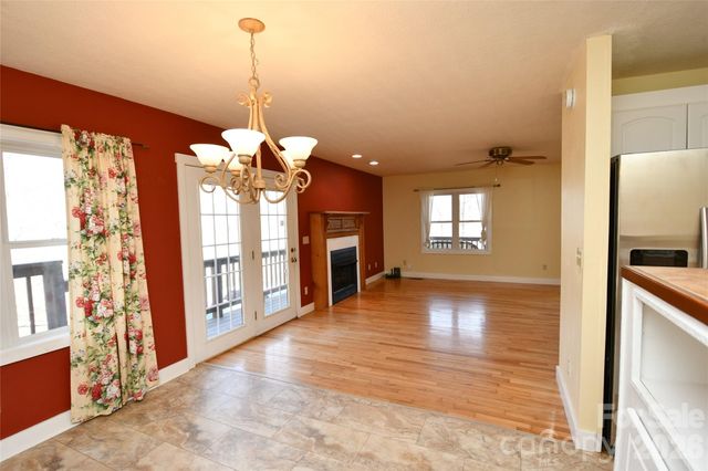 477 West Ridge Drive, Burnsville, NC 28714