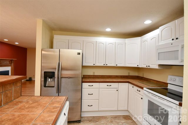 477 West Ridge Drive, Burnsville, NC 28714