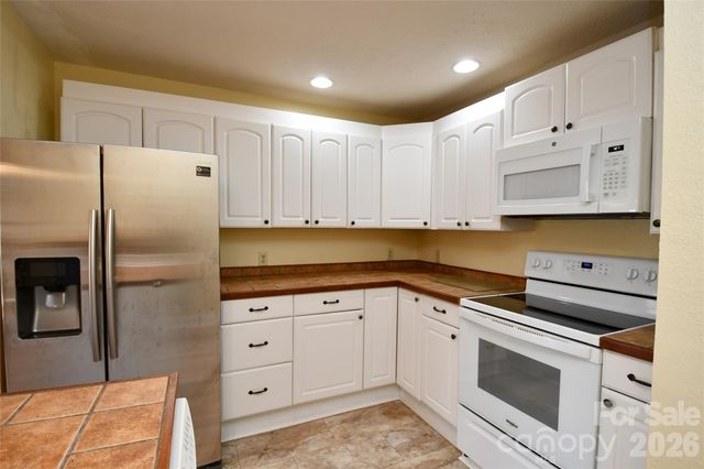 477 West Ridge Drive, Burnsville, NC 28714