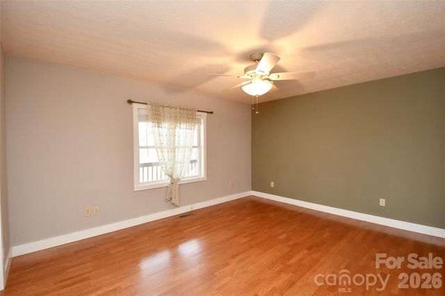 477 West Ridge Drive, Burnsville, NC 28714