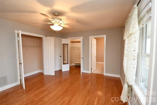 477 West Ridge Drive, Burnsville, NC 28714