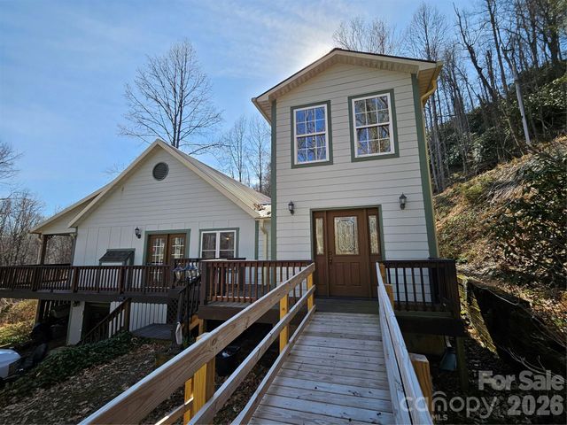 477 West Ridge Drive, Burnsville, NC 28714