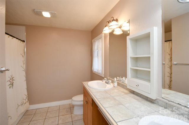 477 West Ridge Drive, Burnsville, NC 28714