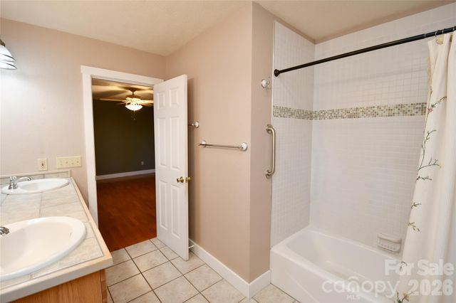 477 West Ridge Drive, Burnsville, NC 28714