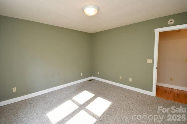 477 West Ridge Drive, Burnsville, NC 28714