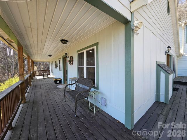 477 West Ridge Drive, Burnsville, NC 28714