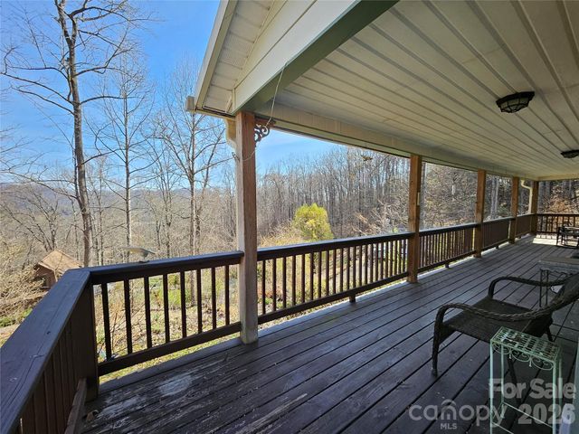 477 West Ridge Drive, Burnsville, NC 28714