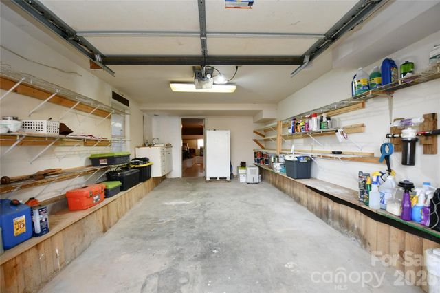 477 West Ridge Drive, Burnsville, NC 28714