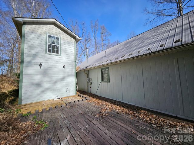 477 West Ridge Drive, Burnsville, NC 28714