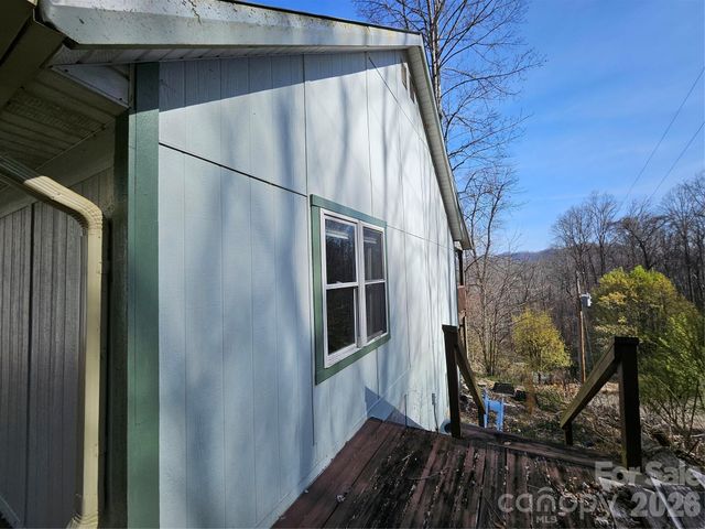 477 West Ridge Drive, Burnsville, NC 28714