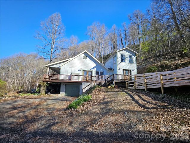 477 West Ridge Drive, Burnsville, NC 28714
