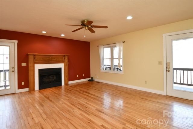 477 West Ridge Drive, Burnsville, NC 28714