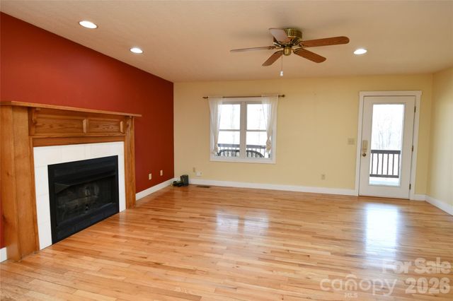 477 West Ridge Drive, Burnsville, NC 28714