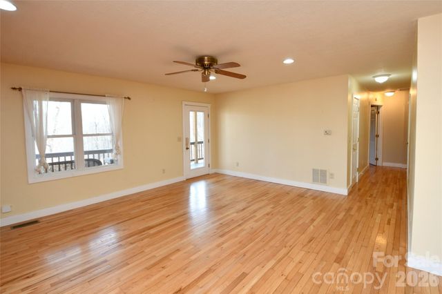 477 West Ridge Drive, Burnsville, NC 28714