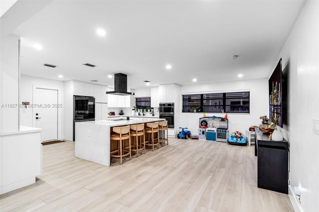 10380 SW 49th Pl, Cooper City, FL 33328