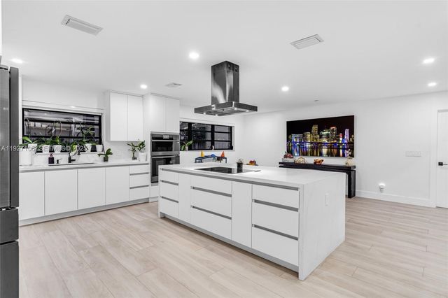 10380 SW 49th Pl, Cooper City, FL 33328