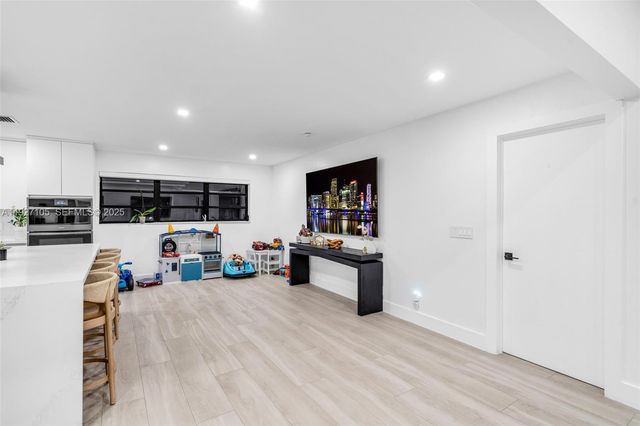 10380 SW 49th Pl, Cooper City, FL 33328