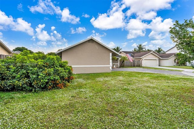 10380 SW 49th Pl, Cooper City, FL 33328