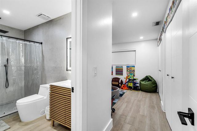 10380 SW 49th Pl, Cooper City, FL 33328