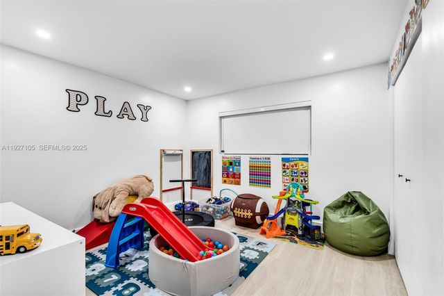 10380 SW 49th Pl, Cooper City, FL 33328