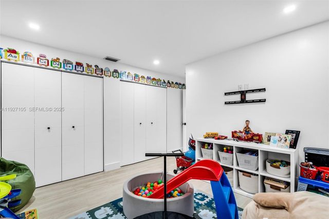 10380 SW 49th Pl, Cooper City, FL 33328